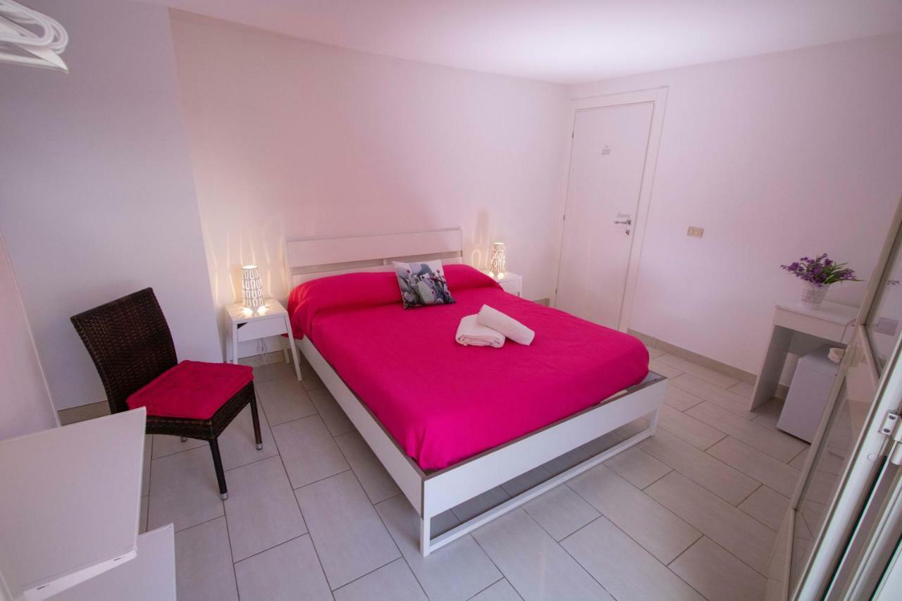 Le Torrette Rooms And Apartments Avola Exterior foto